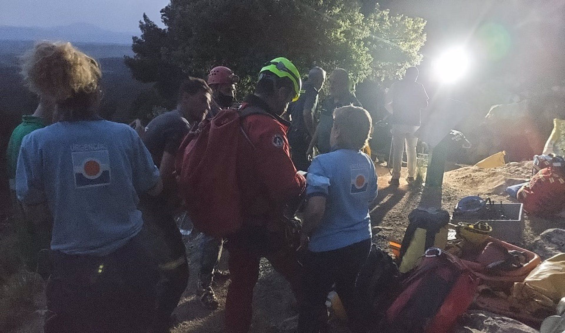 Rescate de una espeleóloga de 60 años herida tras sufrir una caída en una cueva de María en Almería.