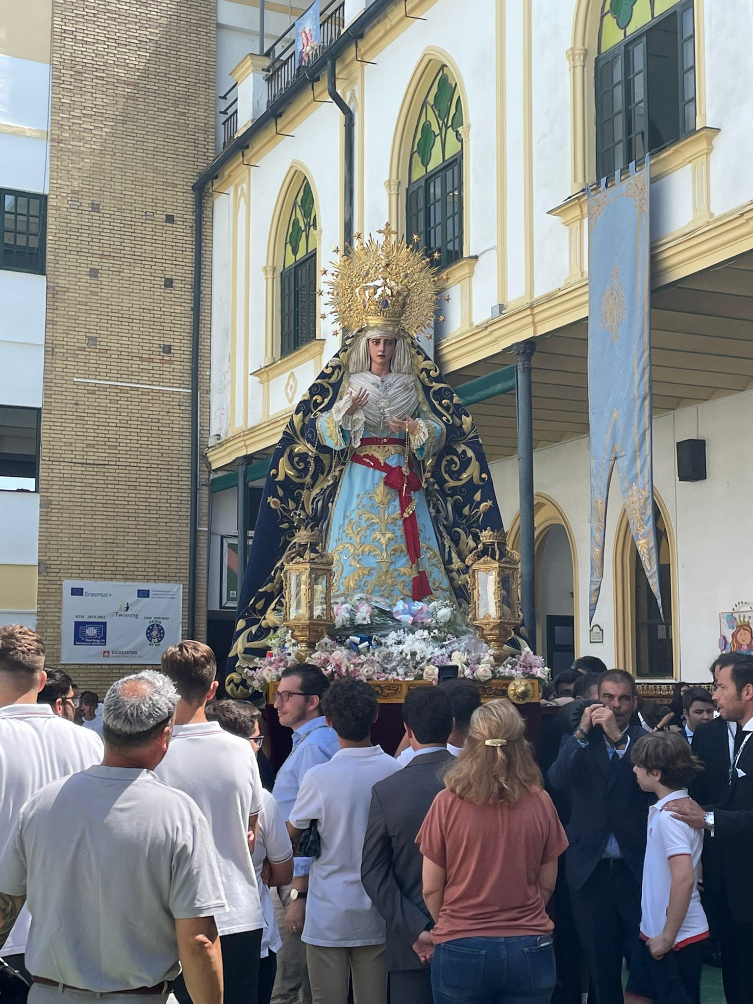 La imagen, esta mañana, a su llegada al Oratorio Festivo.   PACO HOLGADO