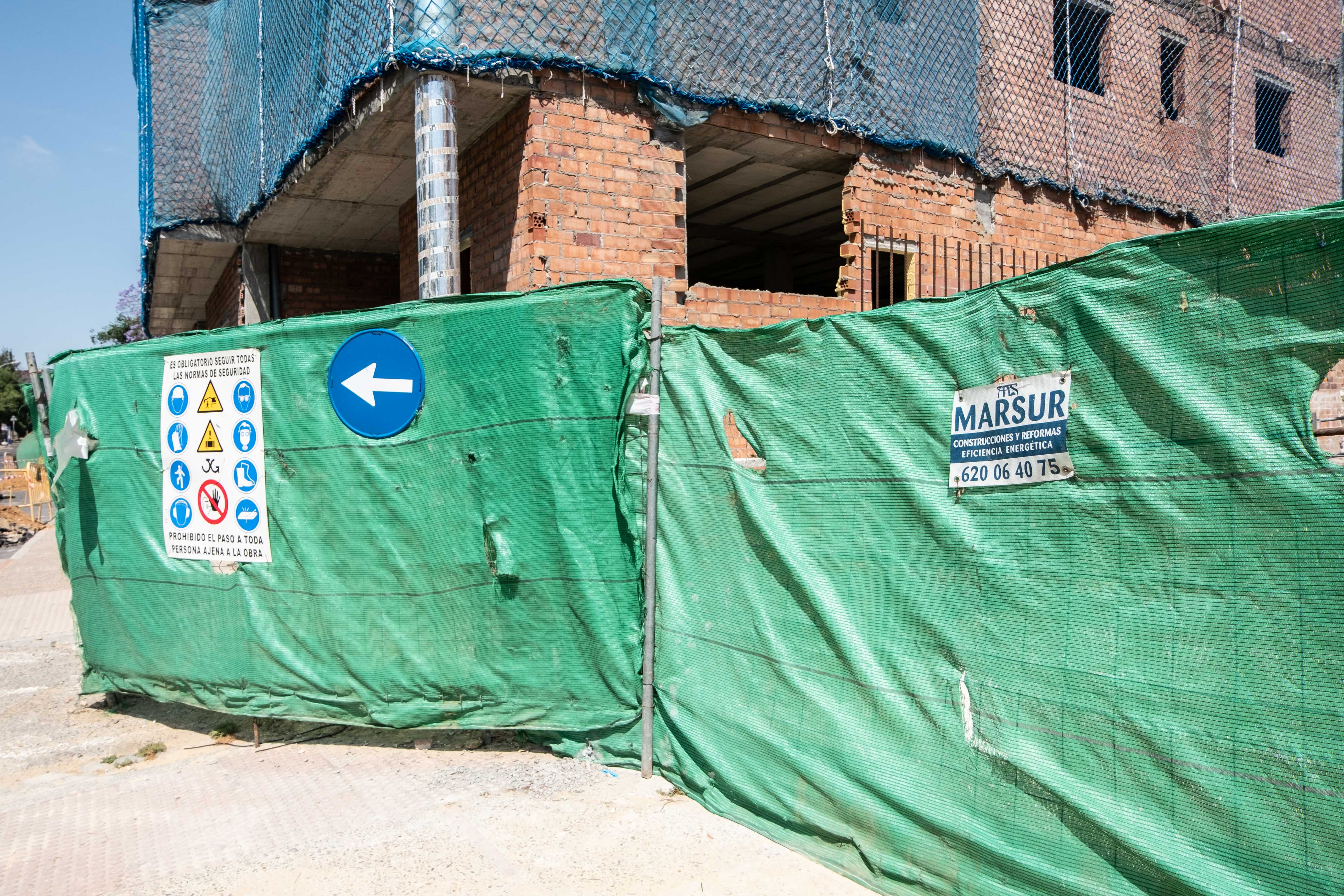Obras para la construcción de un bloque de pisos en Jerez.