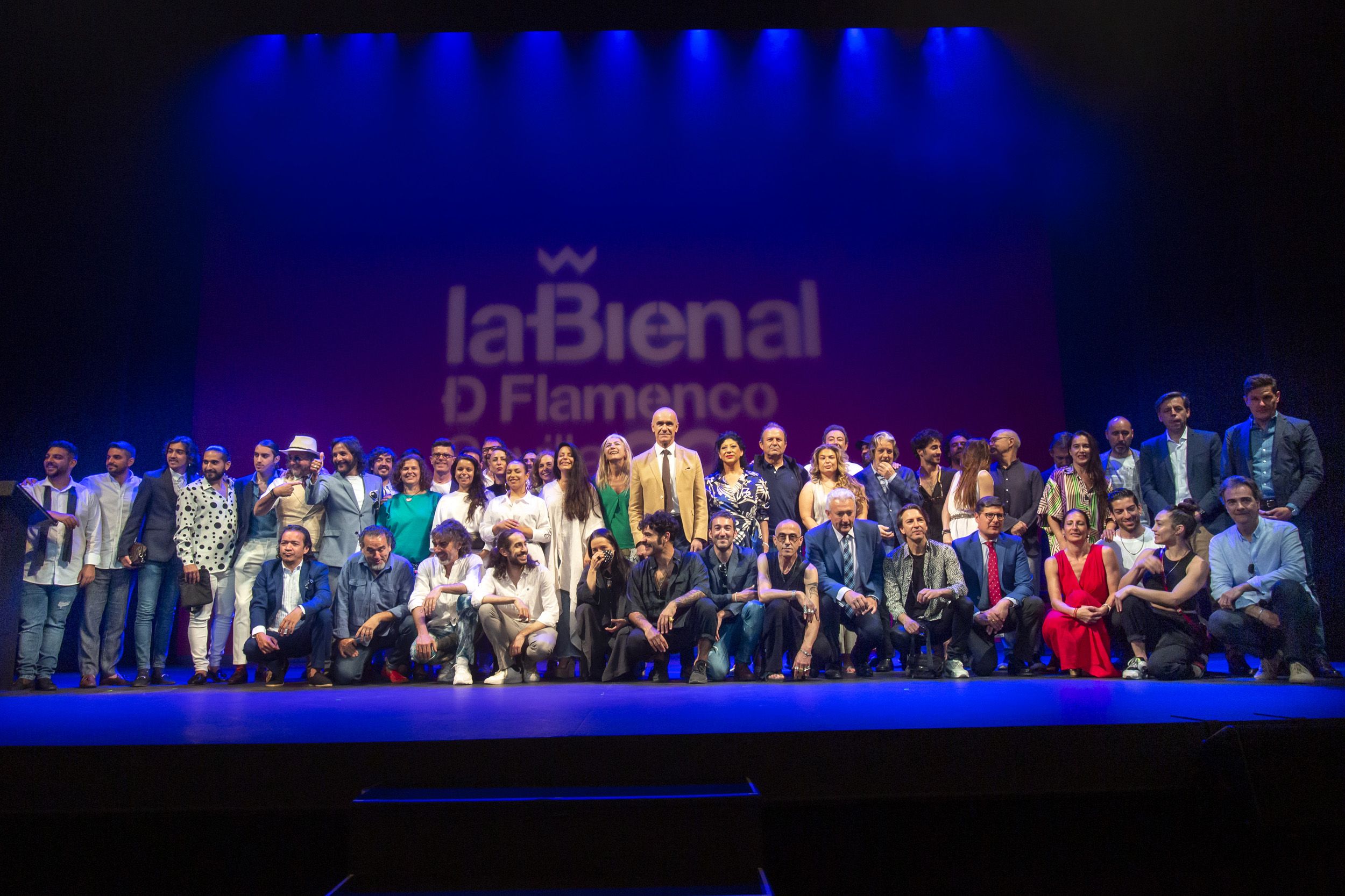 Presentación de la XXII Bienal de Flamenco de Sevilla, con organizadores y artistas participantes, este martes en el Lope de Vega.