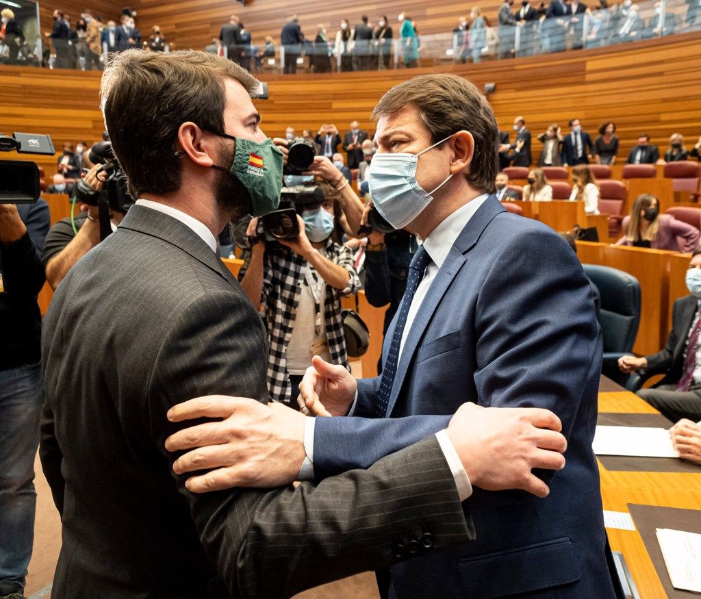 Mañueco y García-Gallardo, de Vox, el día de la investidura.