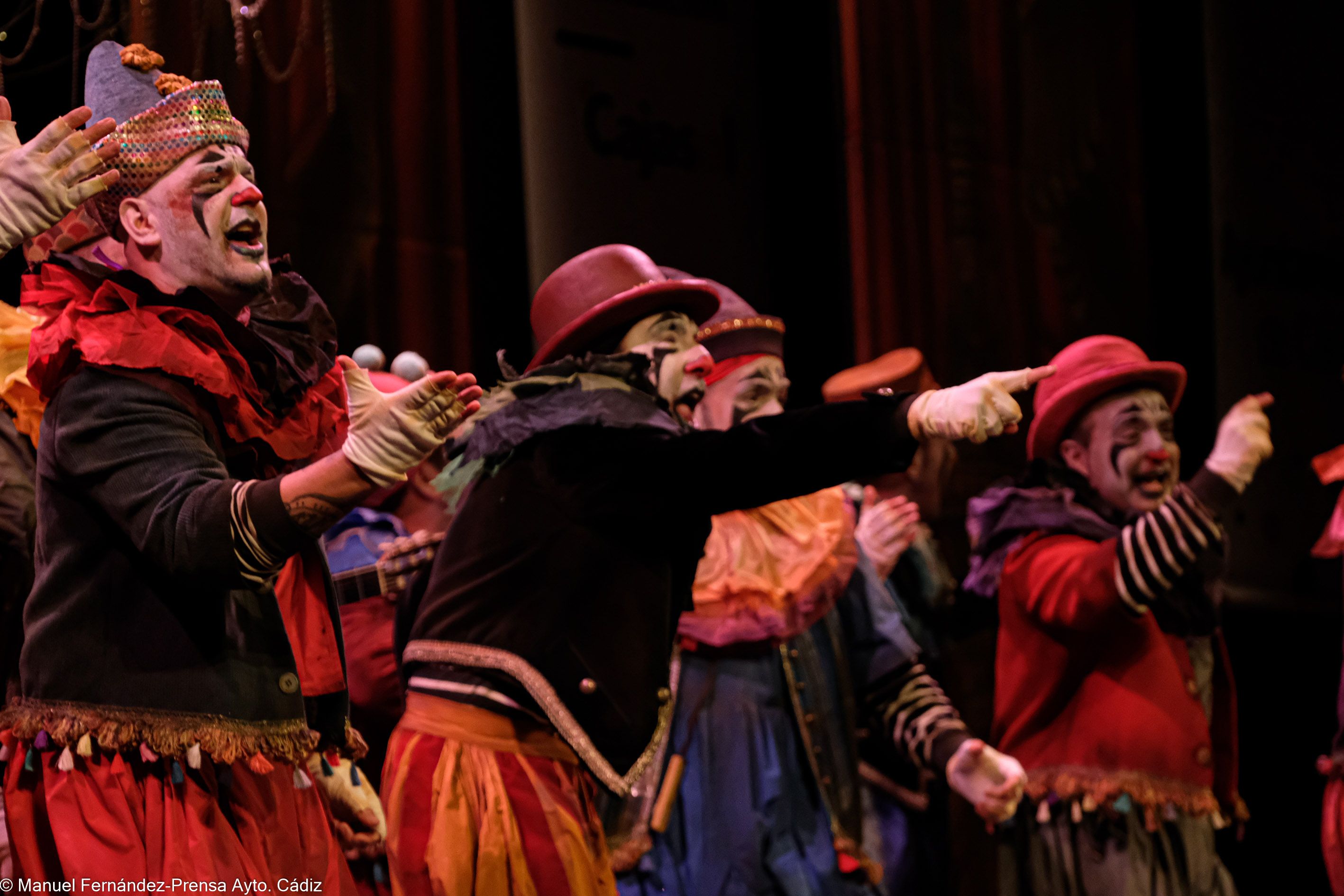 La comparsa 'Los sumisos' de Antonio Martínez Ares, durante el COAC 2022.