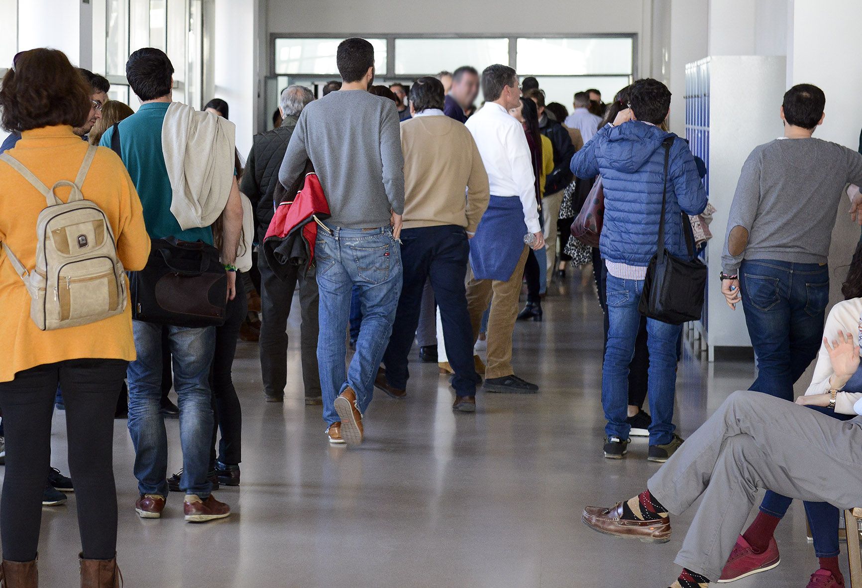 Opositores, antes de empezar una prueba.