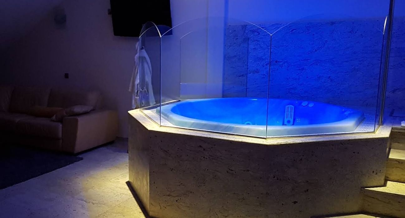 Instalaciones del burdel donde han sido sorprendidos dos ejecutivos de Suecia.