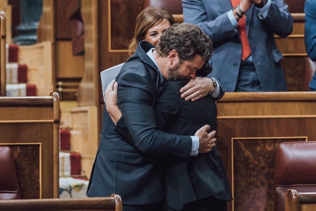 Espinosa de los Monteros se despide, esta semana en el Congreso, de Macarena Olona, candidata de Vox en Andalucía.