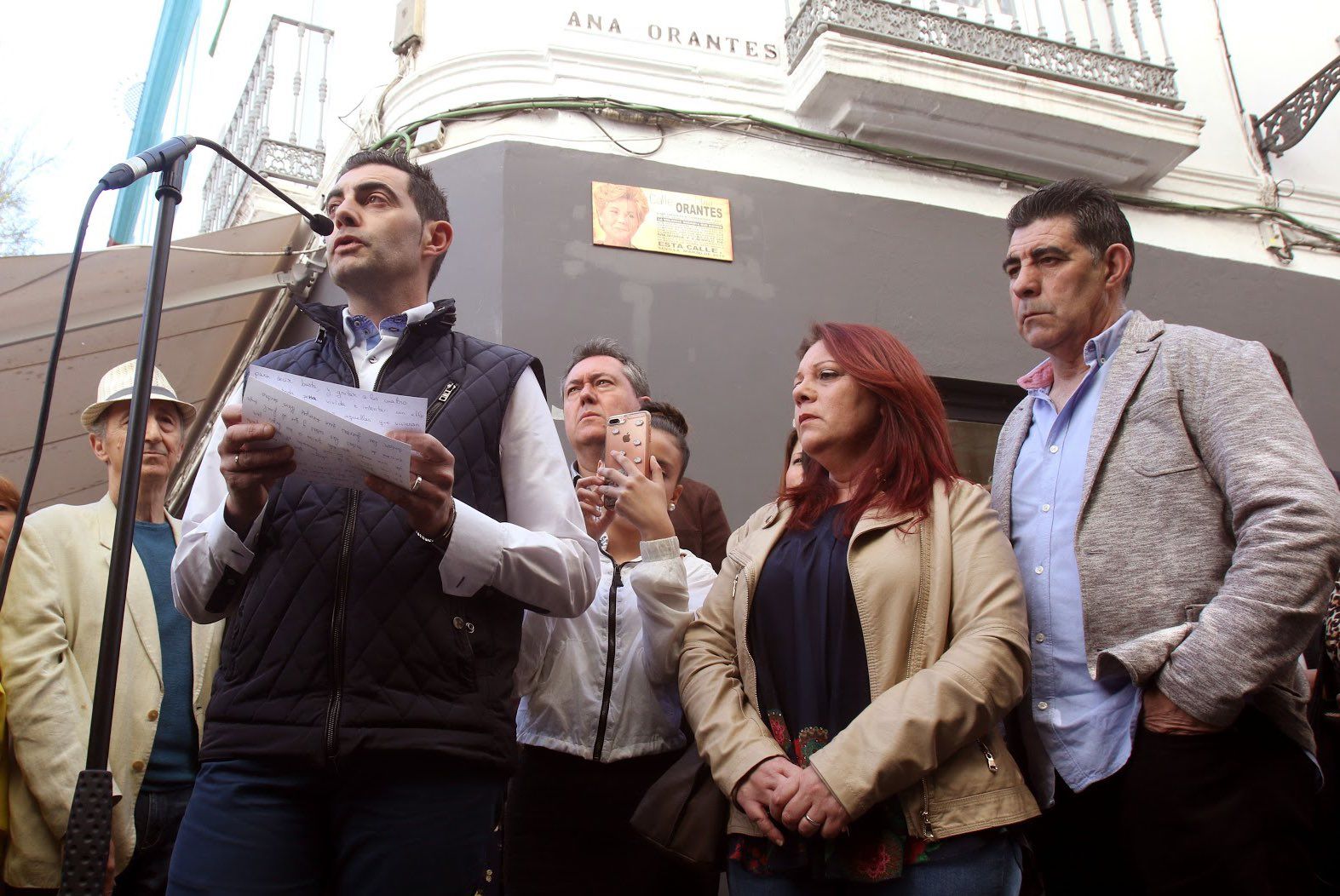 Reciente inauguración en Sevilla de la calle dedicada a Ana Orantes.
