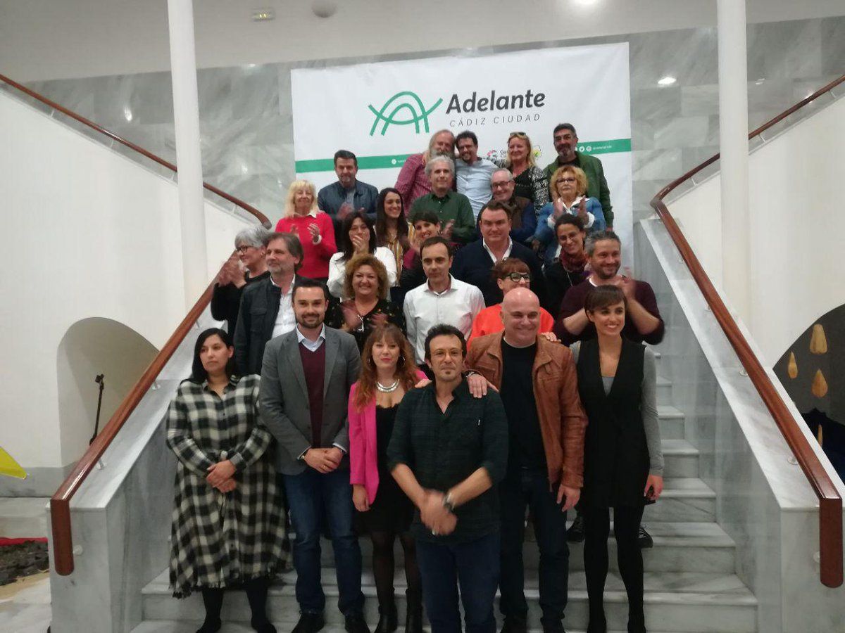 Equipo de Adelante Cádiz, tras la presentación de la candidatura.