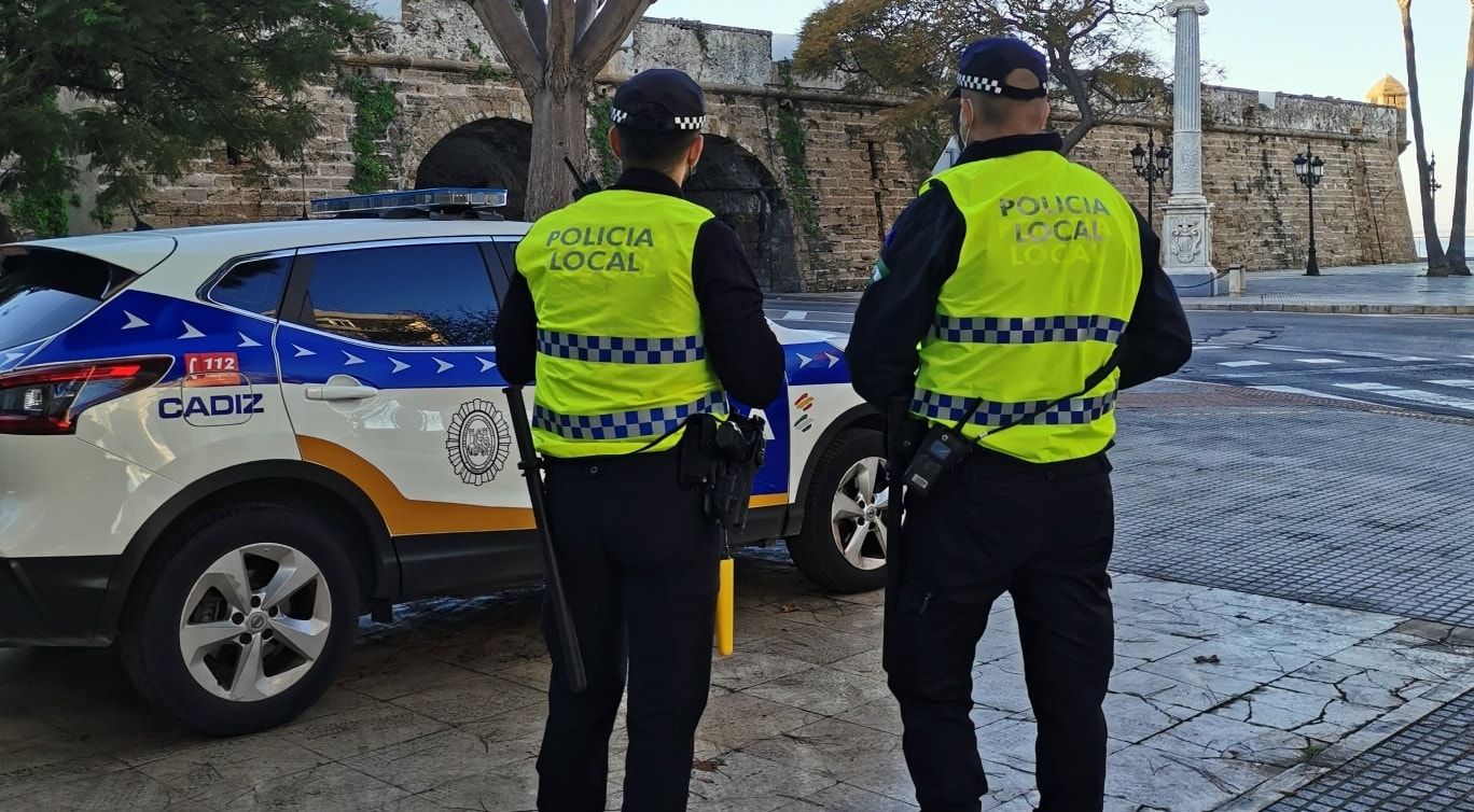 Agentes de Policía Local de Cádiz, en una imagen de archivo. 