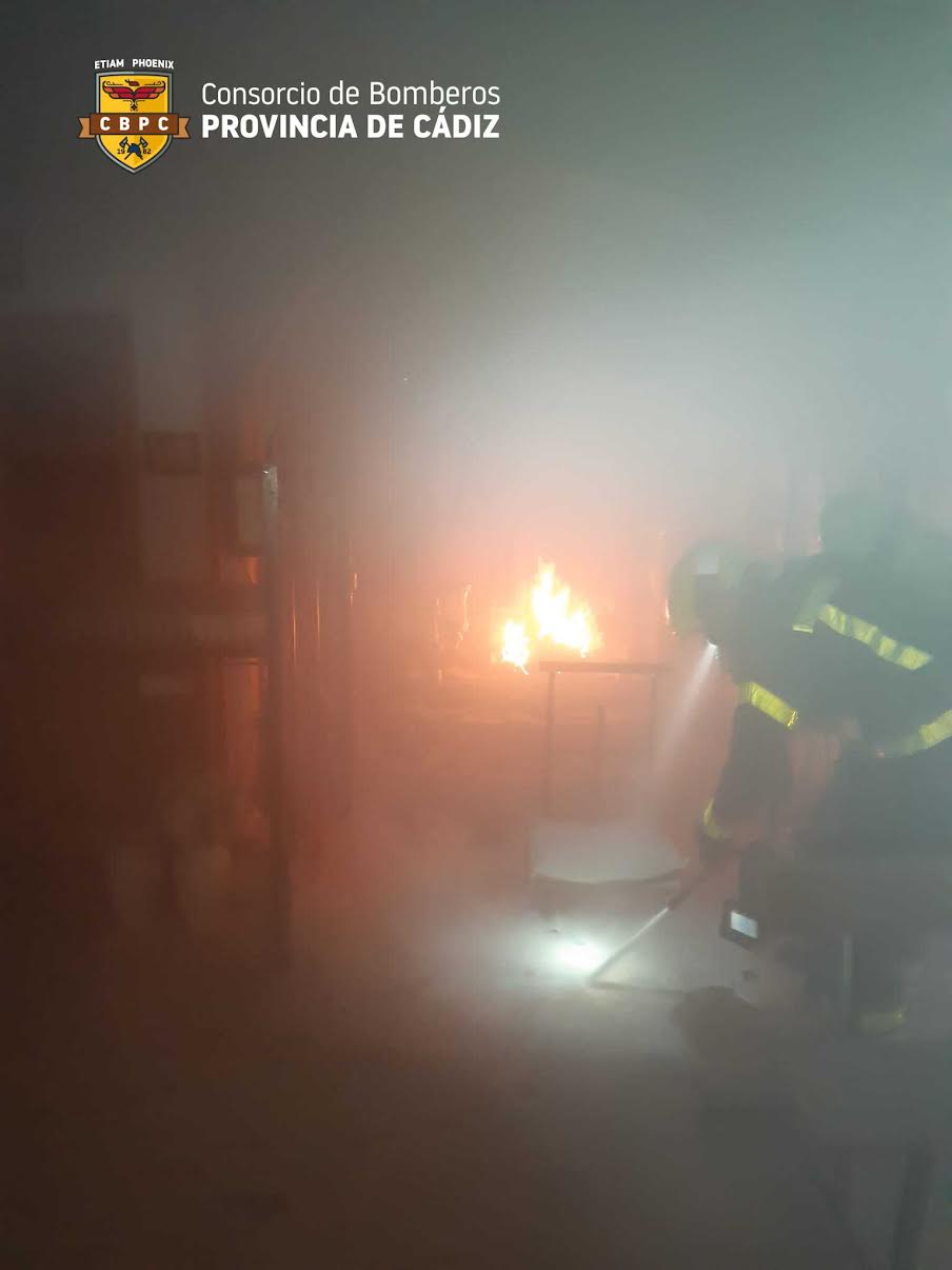 Fuego en el interior del camarín de la iglesia de La Línea.
