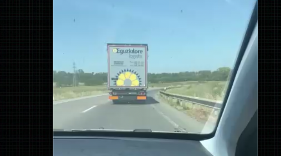 Imágenes grabadas por una familia, que siguió al camionero borracho.