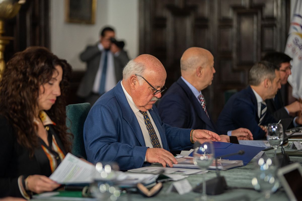 Aguirre, en el Consejo de Gobierno celebrado en Sanlúcar. FOTO: MANU GARCÍA