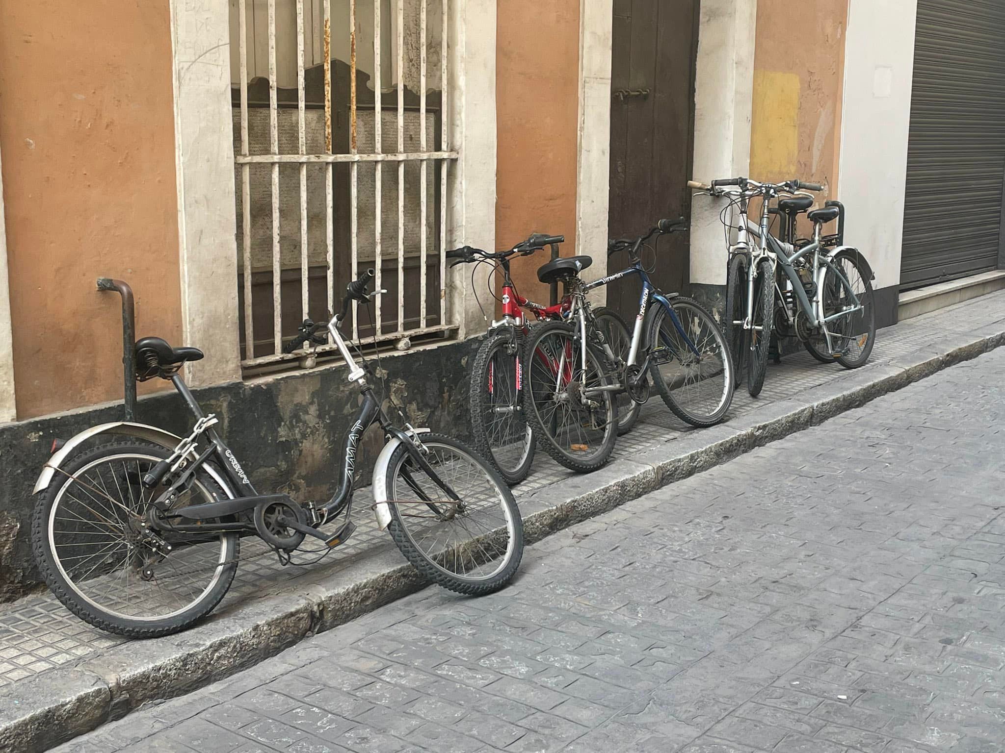 Estacionamiento masivo de bicicletas en Cádiz.