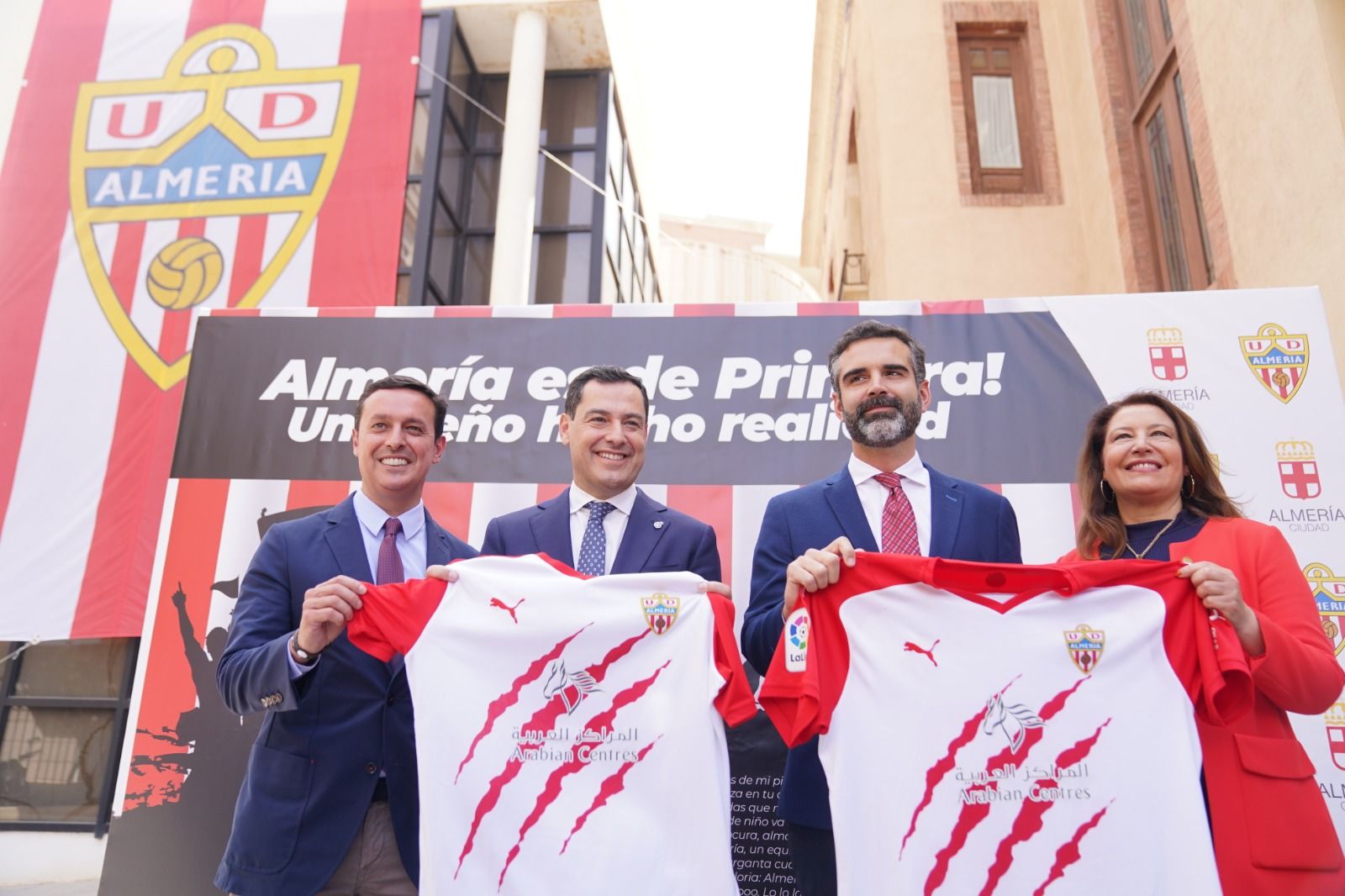 Moreno, este pasado lunes en Almería, celebrando el ascenso a Primera del club almeriense.