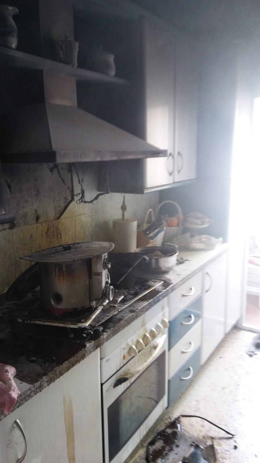 Incendio en la cocina de una vivienda en la calle Alvar Núñez.