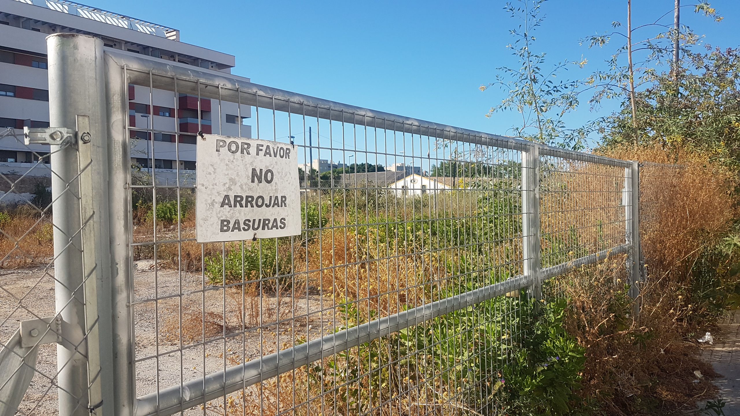 Estado del solar en la calle Parra.