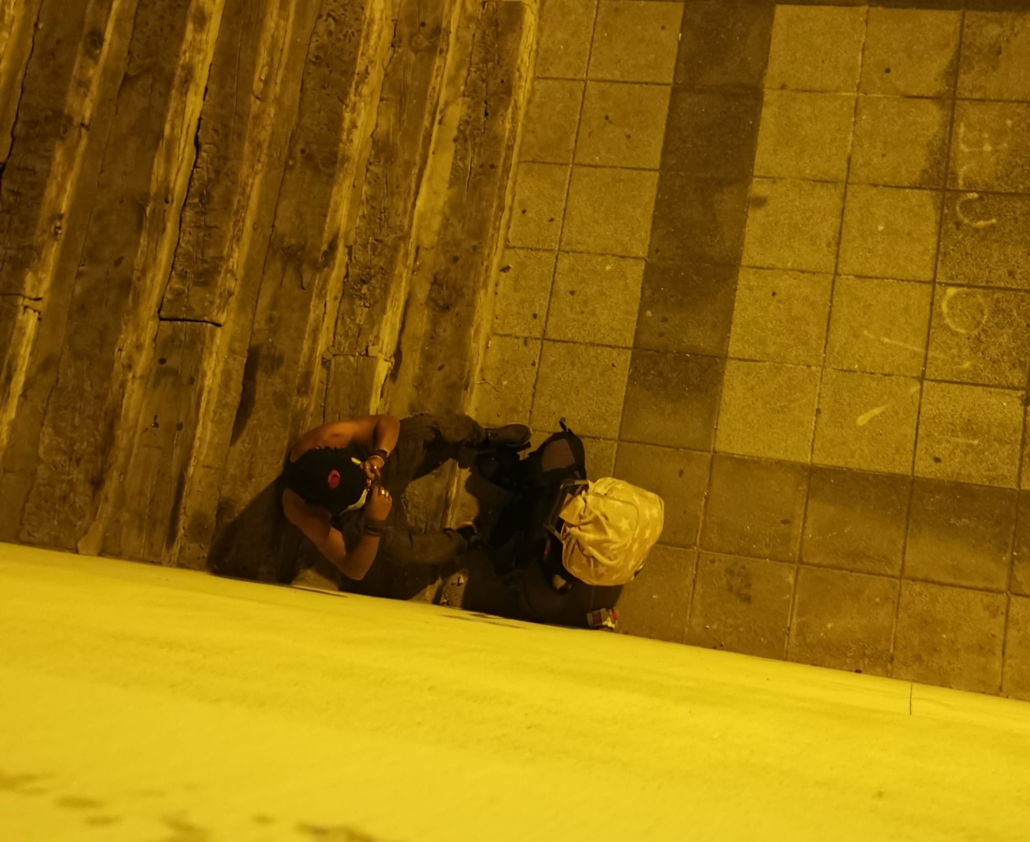 Una persona consumiendo droga en la zona.  CEDIDA