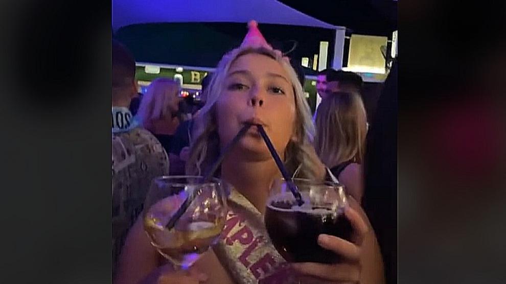 Fanny Boom, en su cita publicada en TikTok. Organiza un concurso de ligues secreto por Tinder: queda con 50 a la vez y se inventa que es su cumpleaños