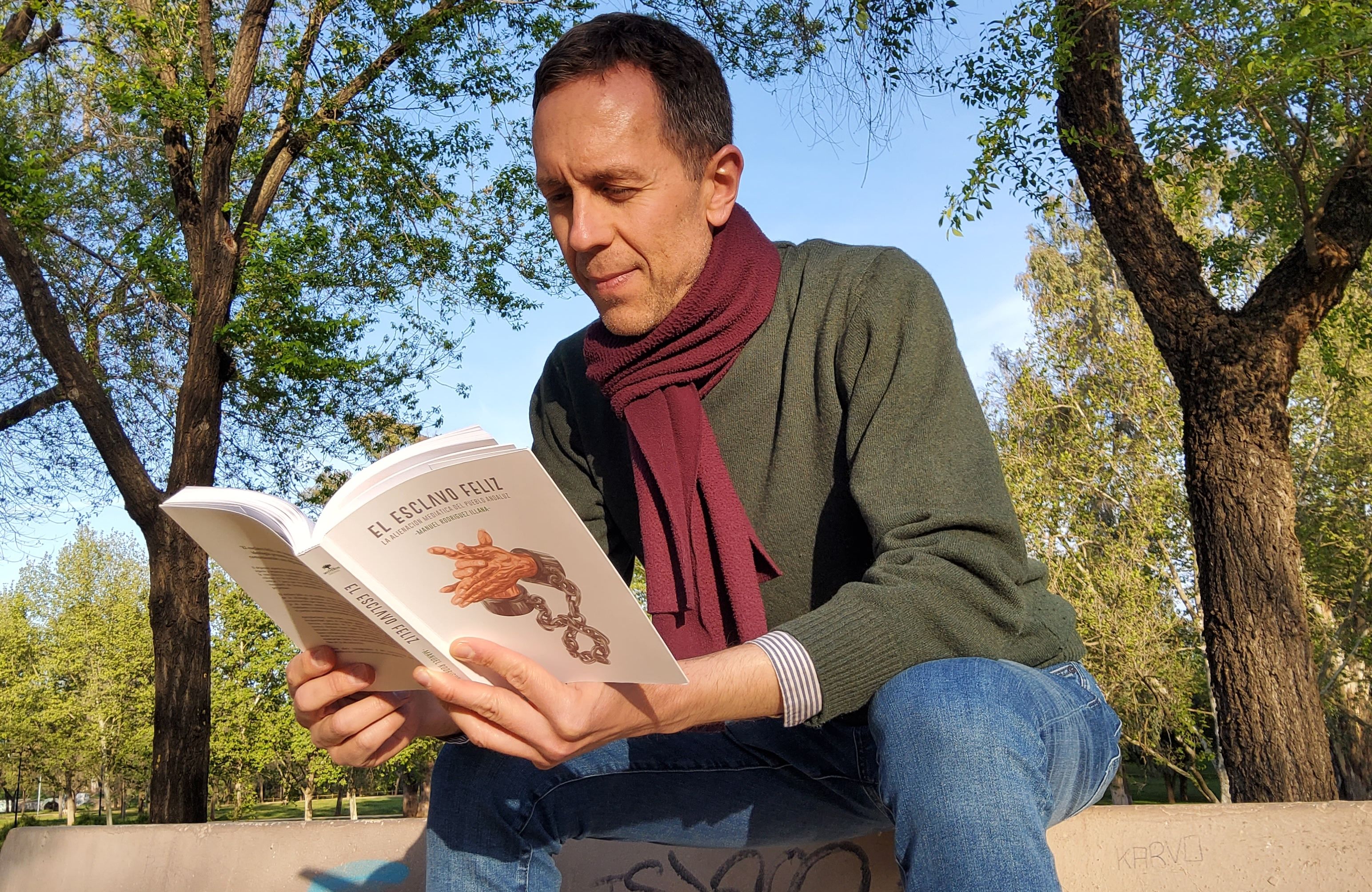 Manuel Rodríguez Illana con 'El esclavo feliz', el libro que ha publicado con secretOlivo esta semana