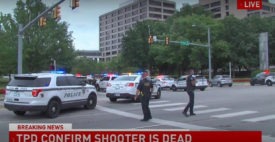 El lugar del tiroteo hace unas horas en una cadena norteamericana