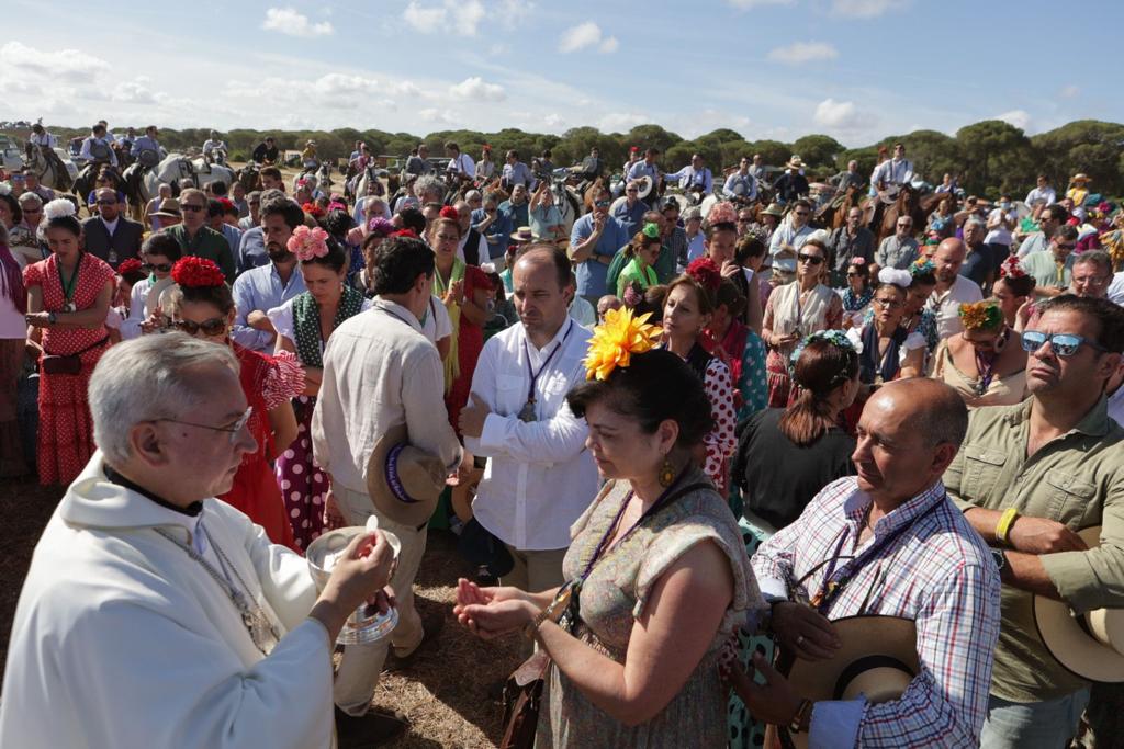 José Rico Pavés durante la misa en Marismilla en el Rocío en 2022.   ESTEBAN