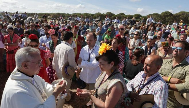 José Rico Pavés durante la misa en Marismilla en el Rocío en 2022.   ESTEBAN