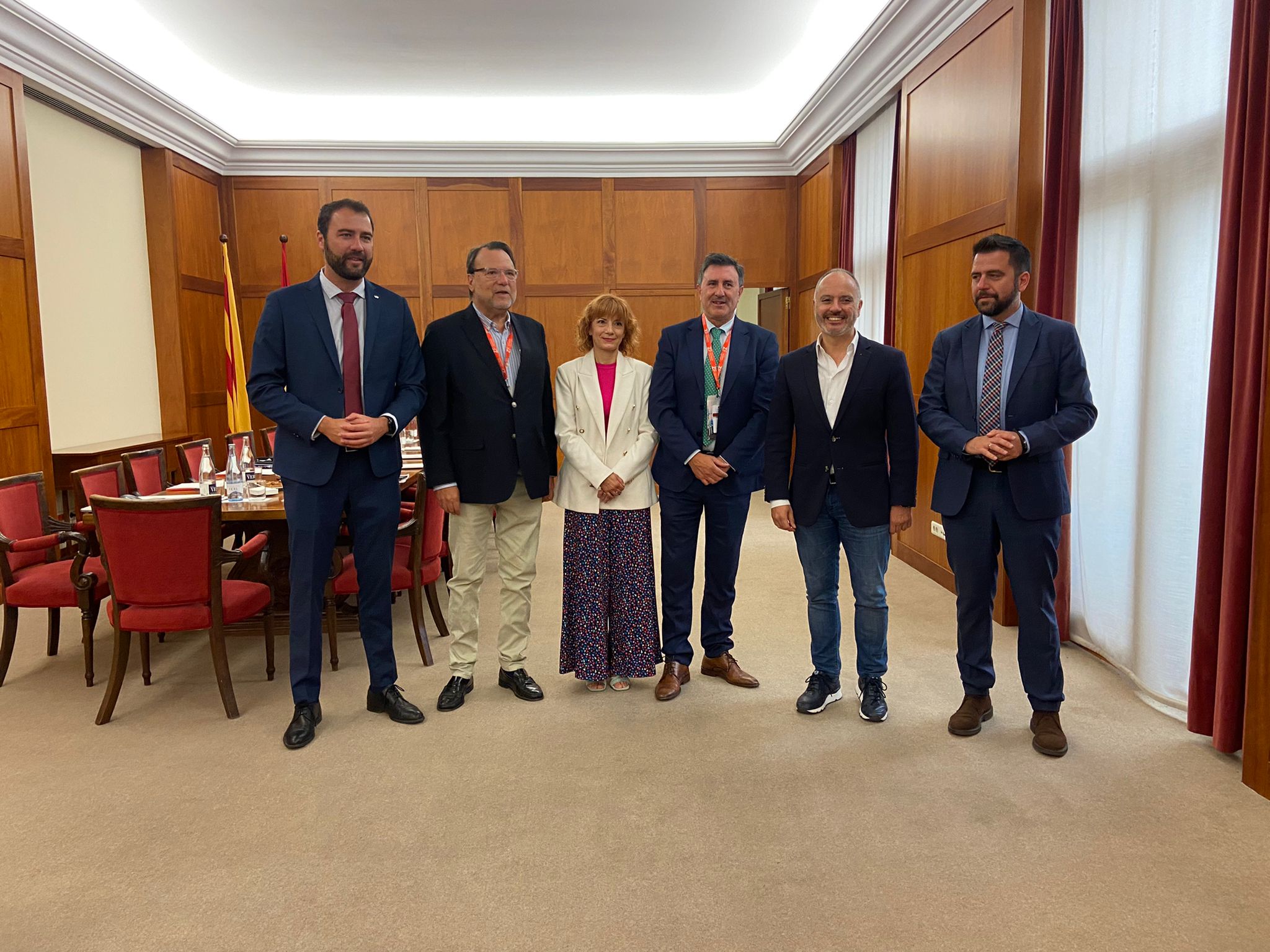 El delegado de la Zona Franca de Cádiz, Fran González, en Barcelona, con representantes de otras entidades.
