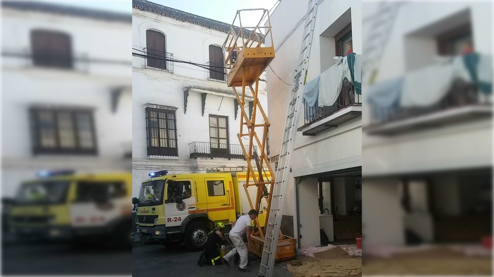 Trabajadores atrapados en el techo en Sanlúcar.