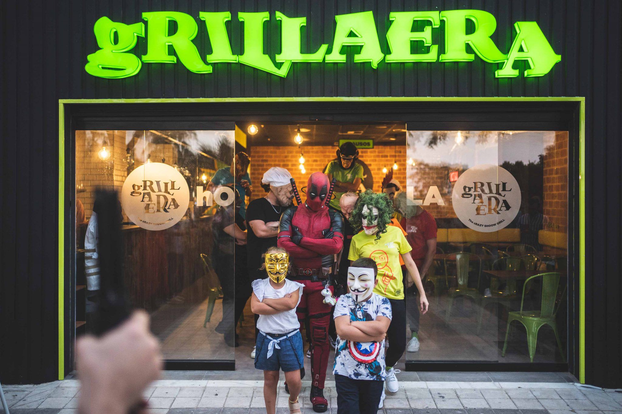 La entrada a 'Grillaera', el restaurante de Málaga que publica los sueldos de sus camareros.