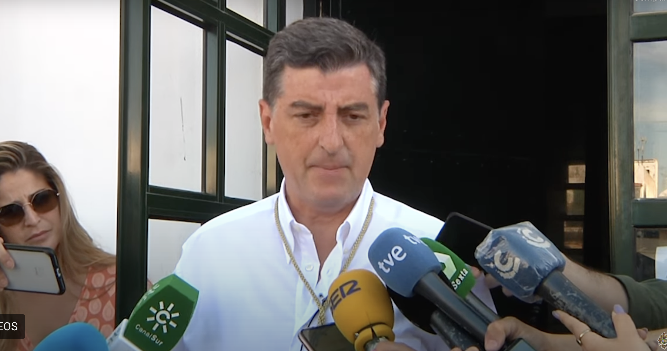 Santiago Padilla durante su comparecencia ante los medios de comunicación. ROCIO.COM