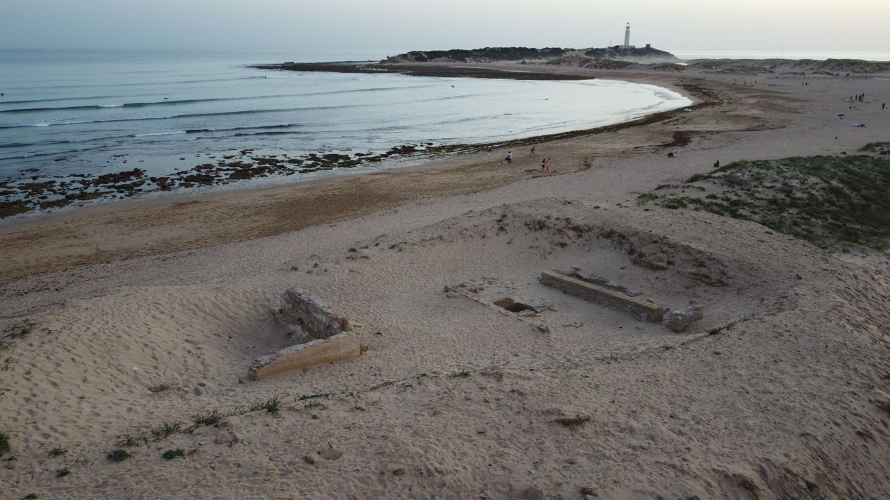 Increíble hallazgo: una necrópolis megalítica de 4.000 años en el cabo de Trafalgar. En la imagen, zona completa del yacimiento del cabo de Trafalgar.
