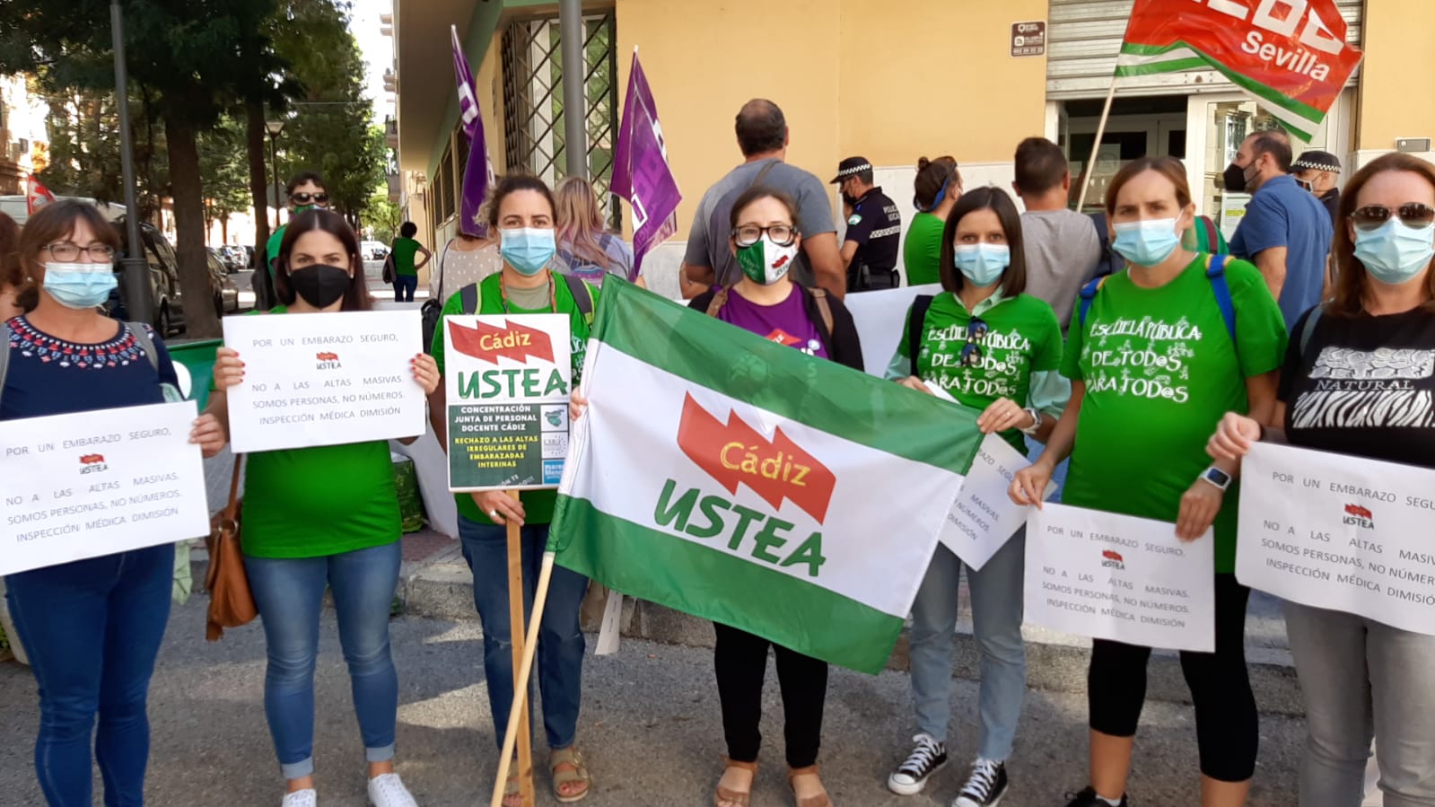 Una concentración de docentes de Ustea Cádiz.