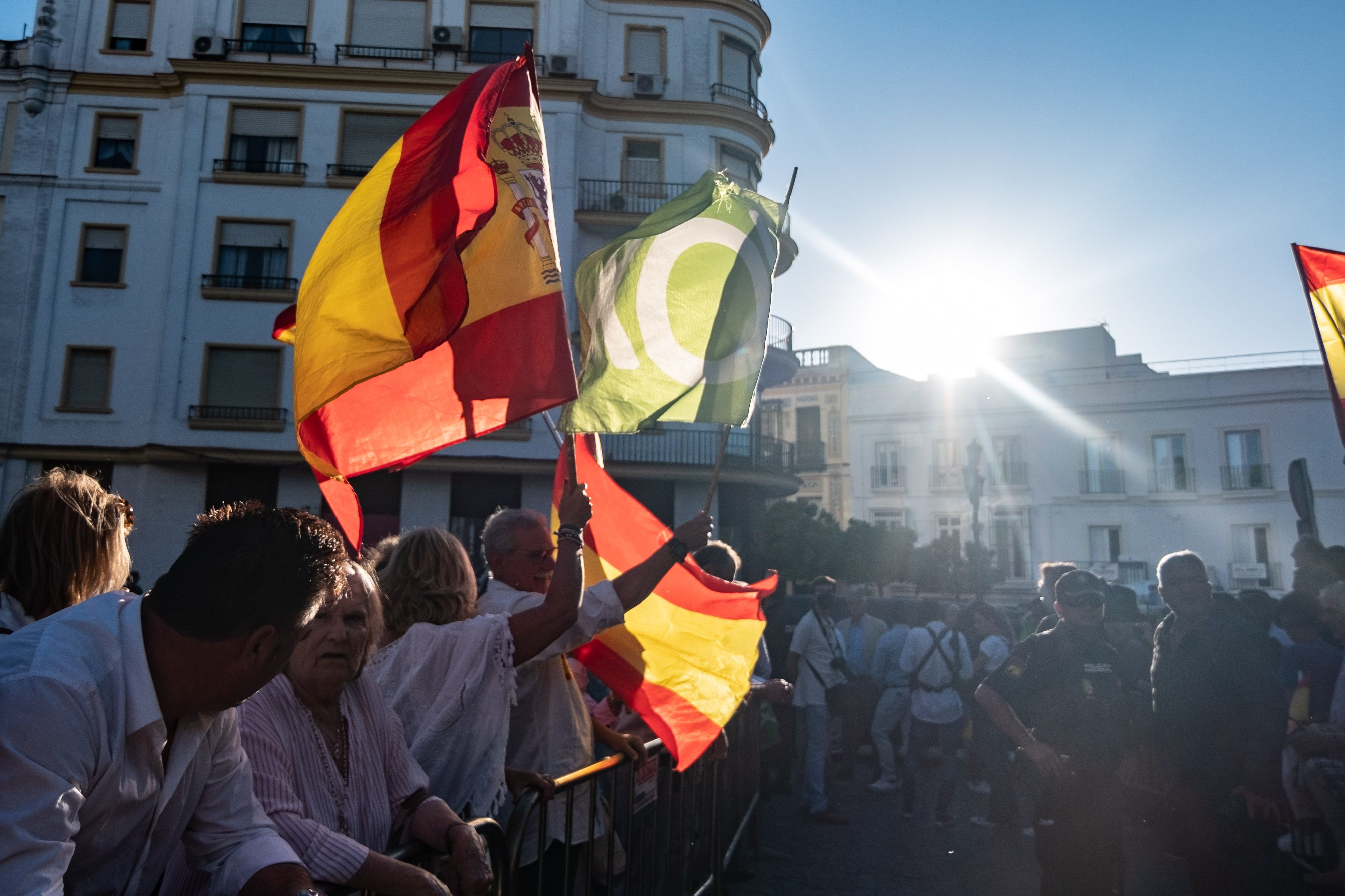 Banderas de España, en un mitin de Vox.