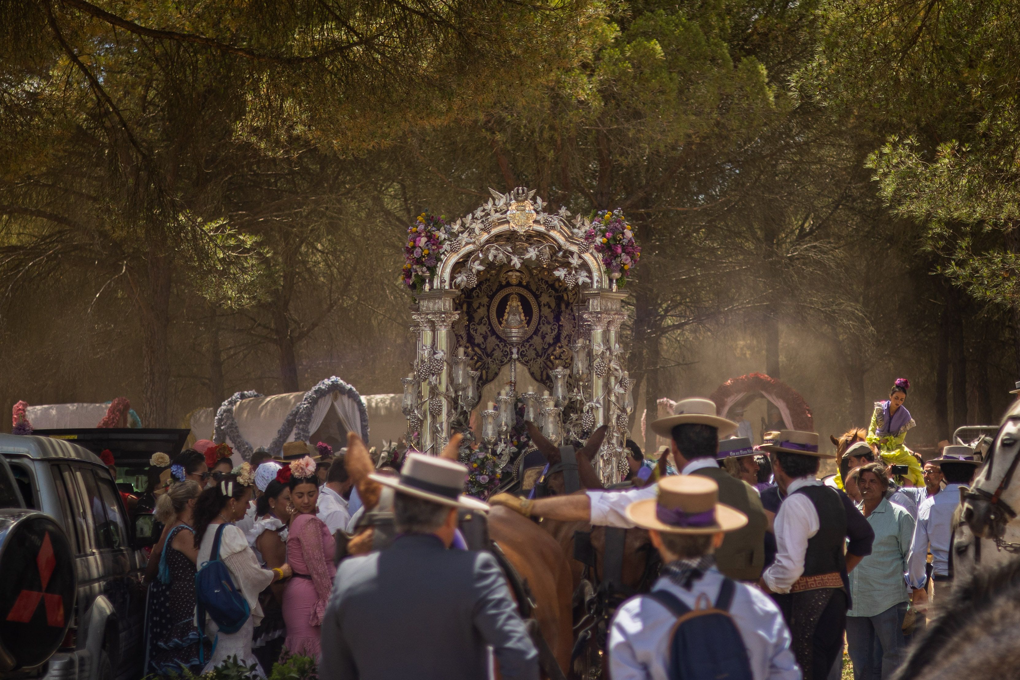 Llegada y ambiente de sábado en la aldea del Rocío