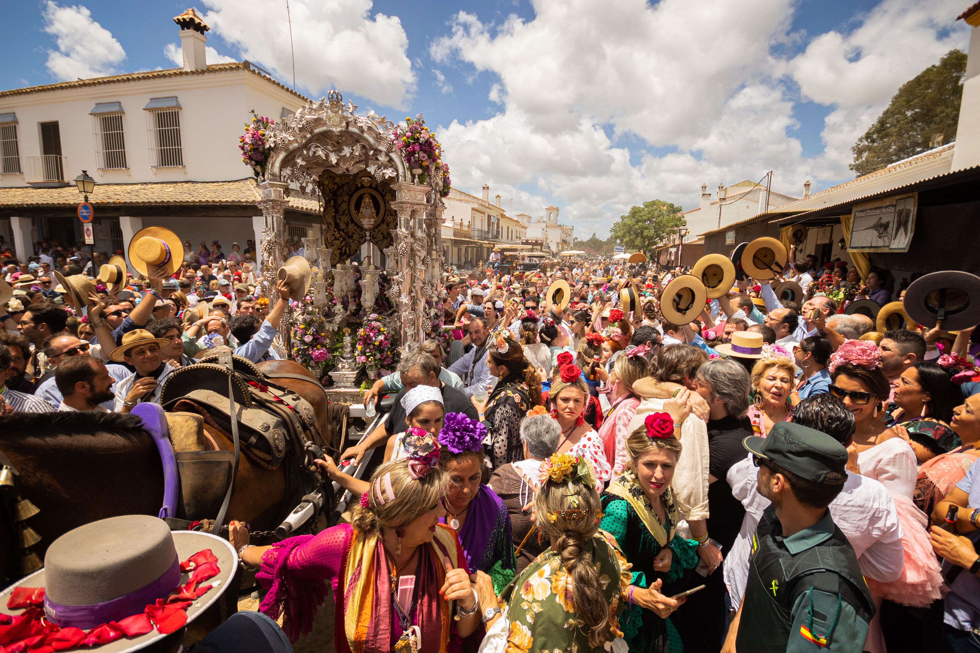 Llegada y ambiente de sábado en la aldea del Rocío
