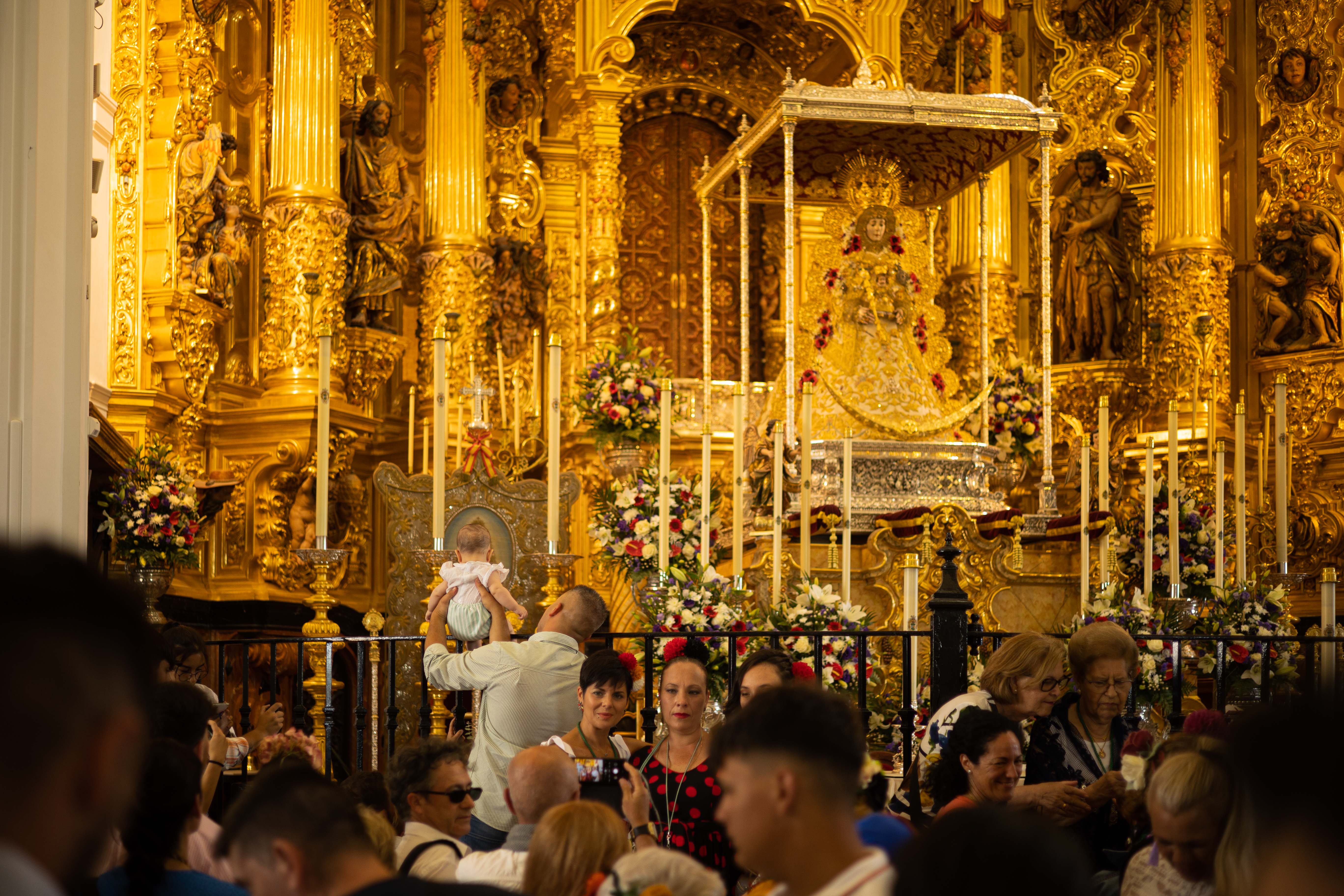 Llegada y ambiente de sábado en la aldea del Rocío