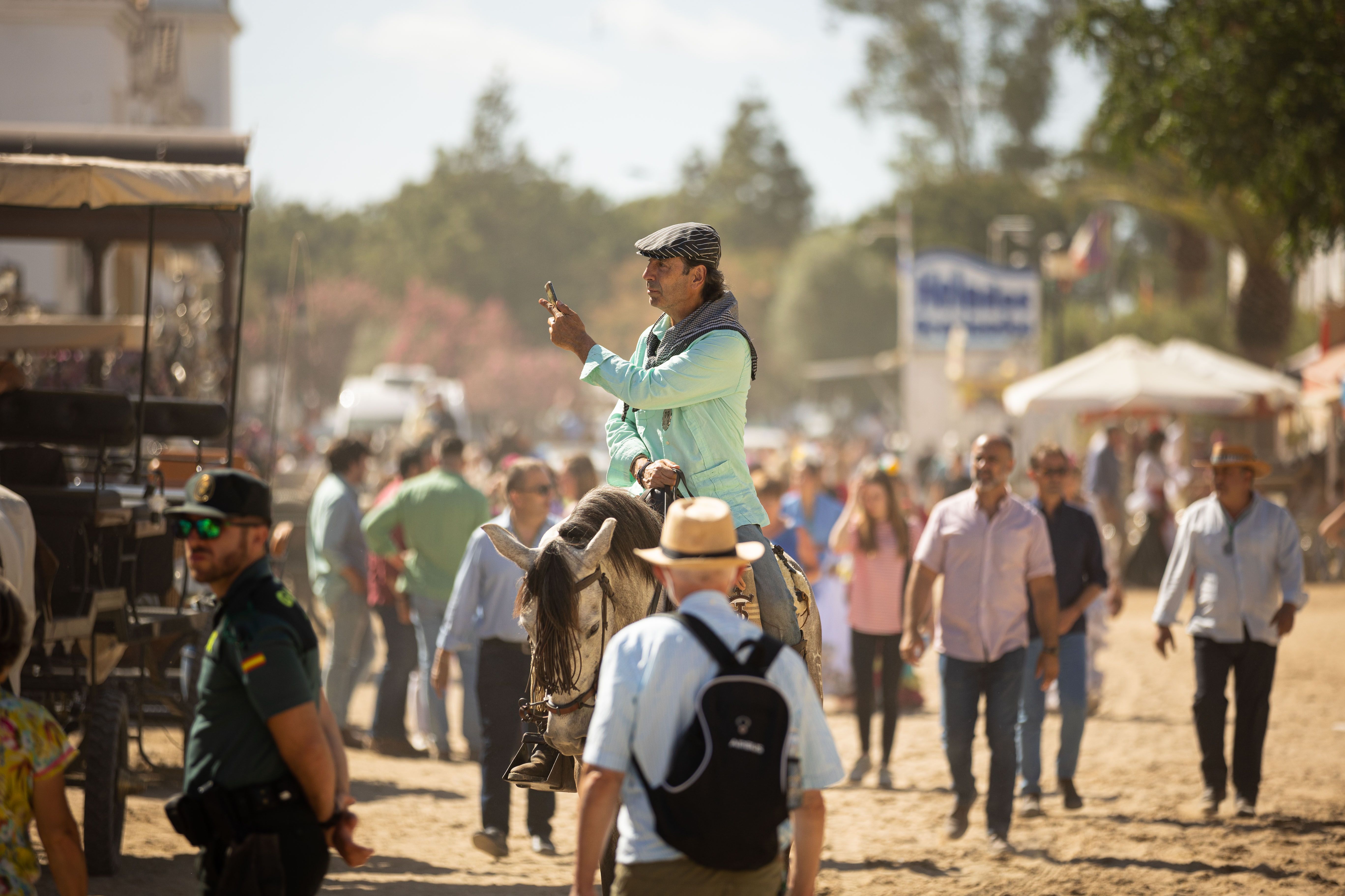 Llegada y ambiente de sábado en la aldea del Rocío