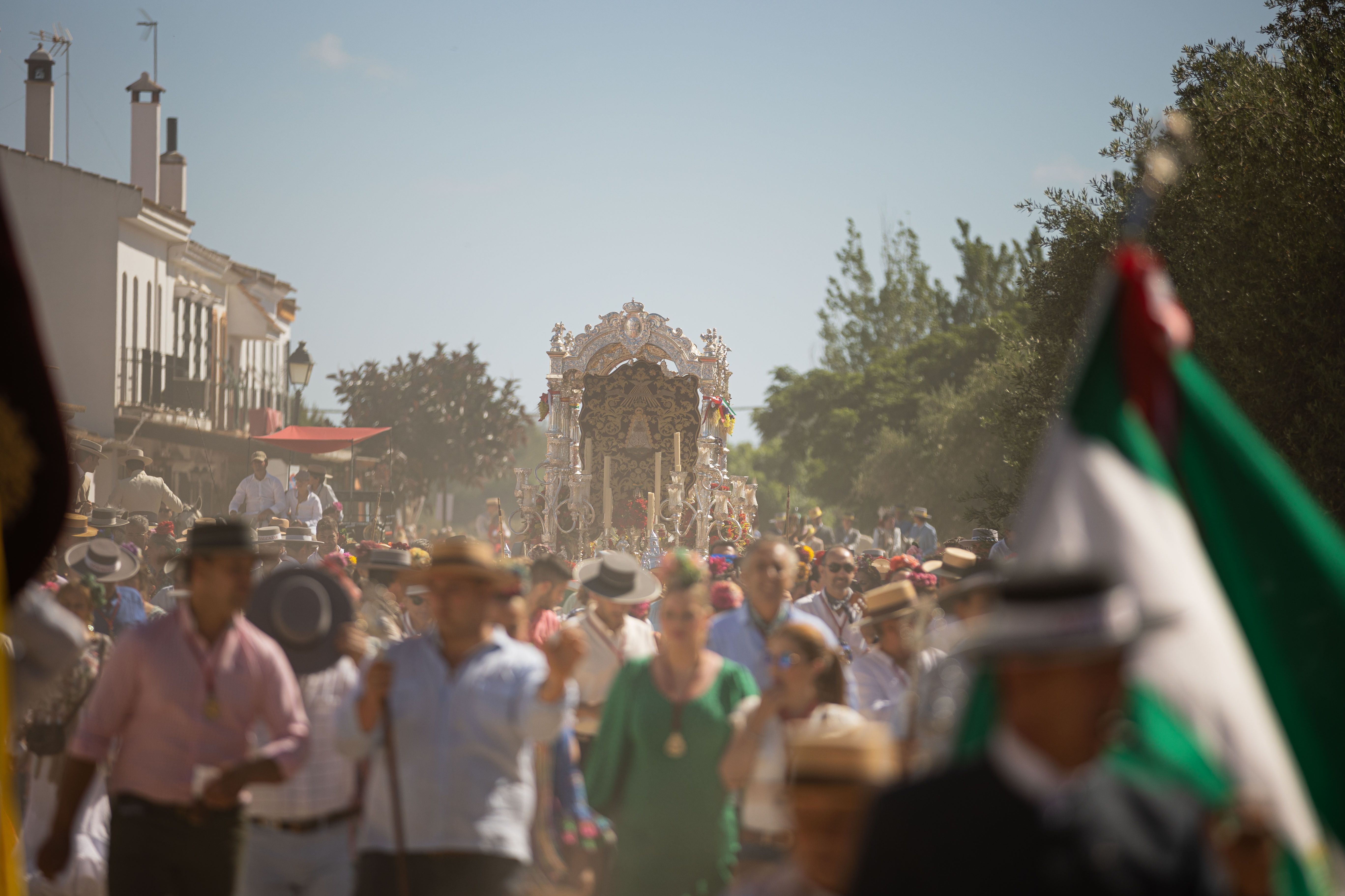 Llegada y ambiente de sábado en la aldea del Rocío