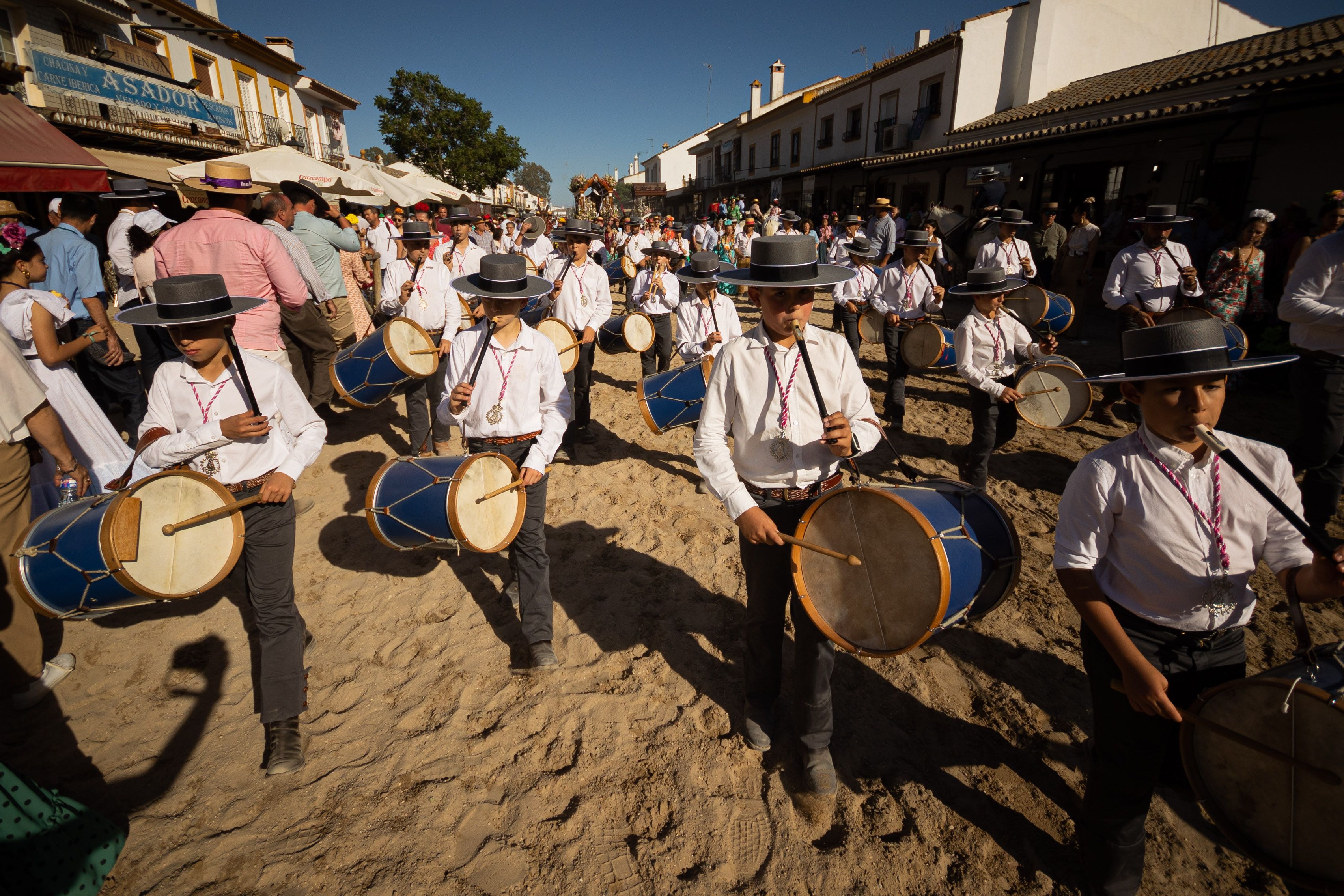 Llegada y ambiente de sábado en la aldea del Rocío