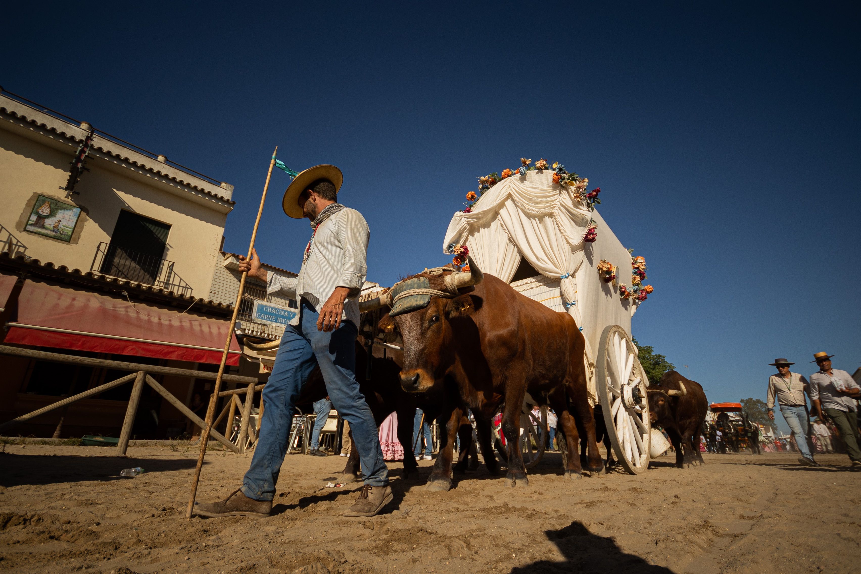 Llegada y ambiente de sábado en la aldea del Rocío
