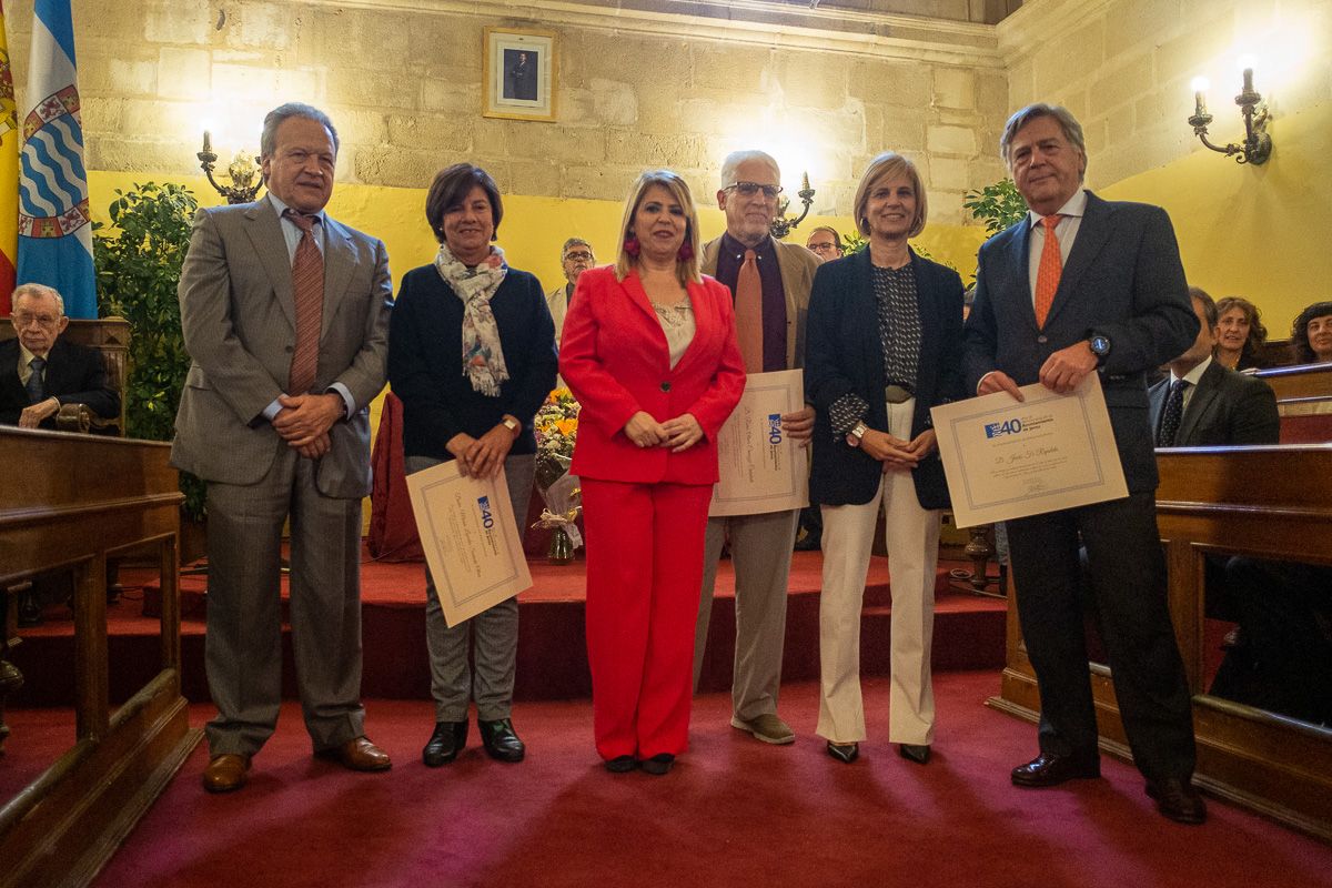 Pacheco, Sánchez y Pelayo, hace tres años, en la entrega de reconocimientos de funcionarios municipales que siguen en activo, con motivo de los 40 años de ayuntamientos democráticos.