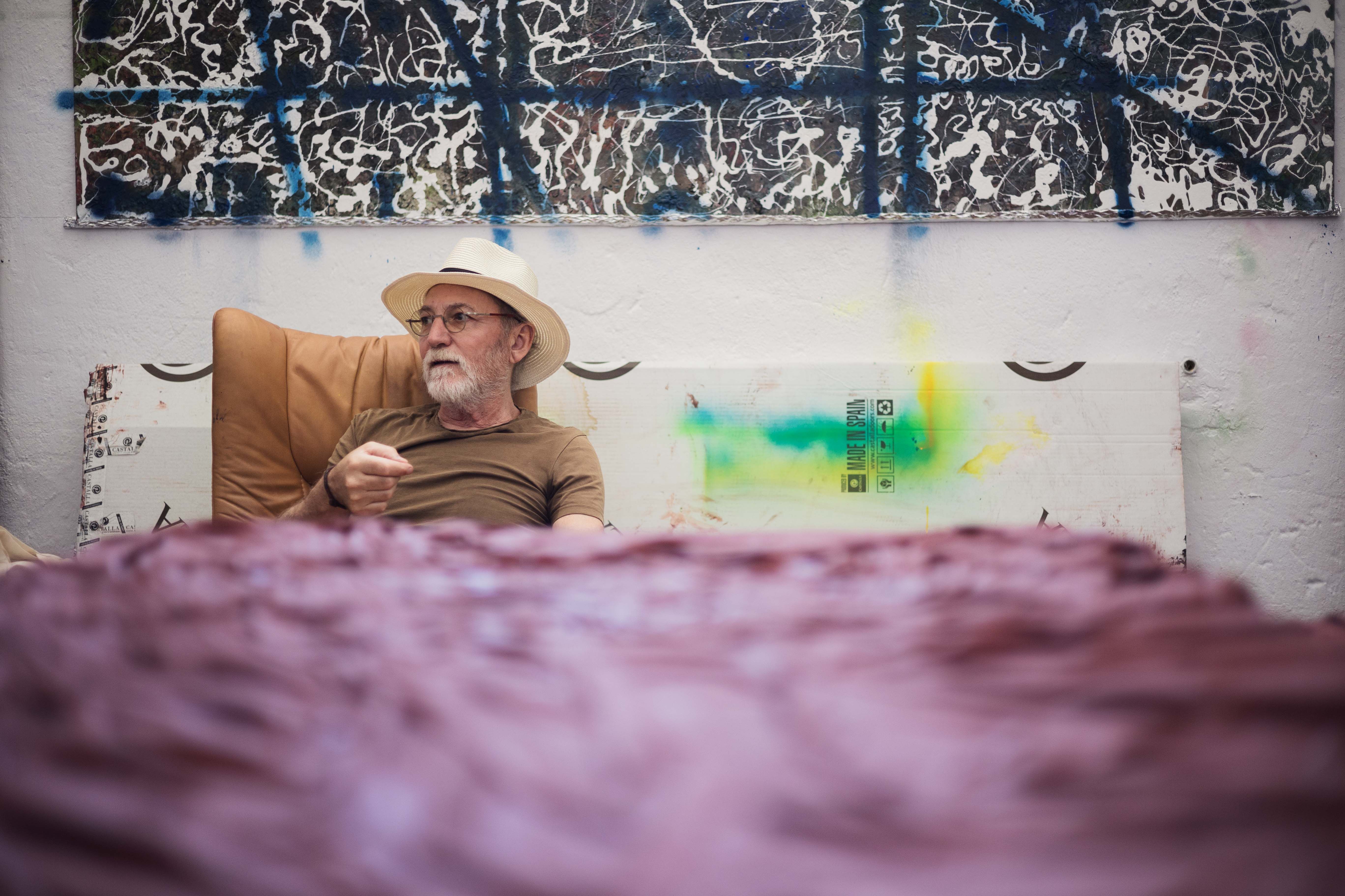 El pinto José Danula expone su obra en El Puerto.