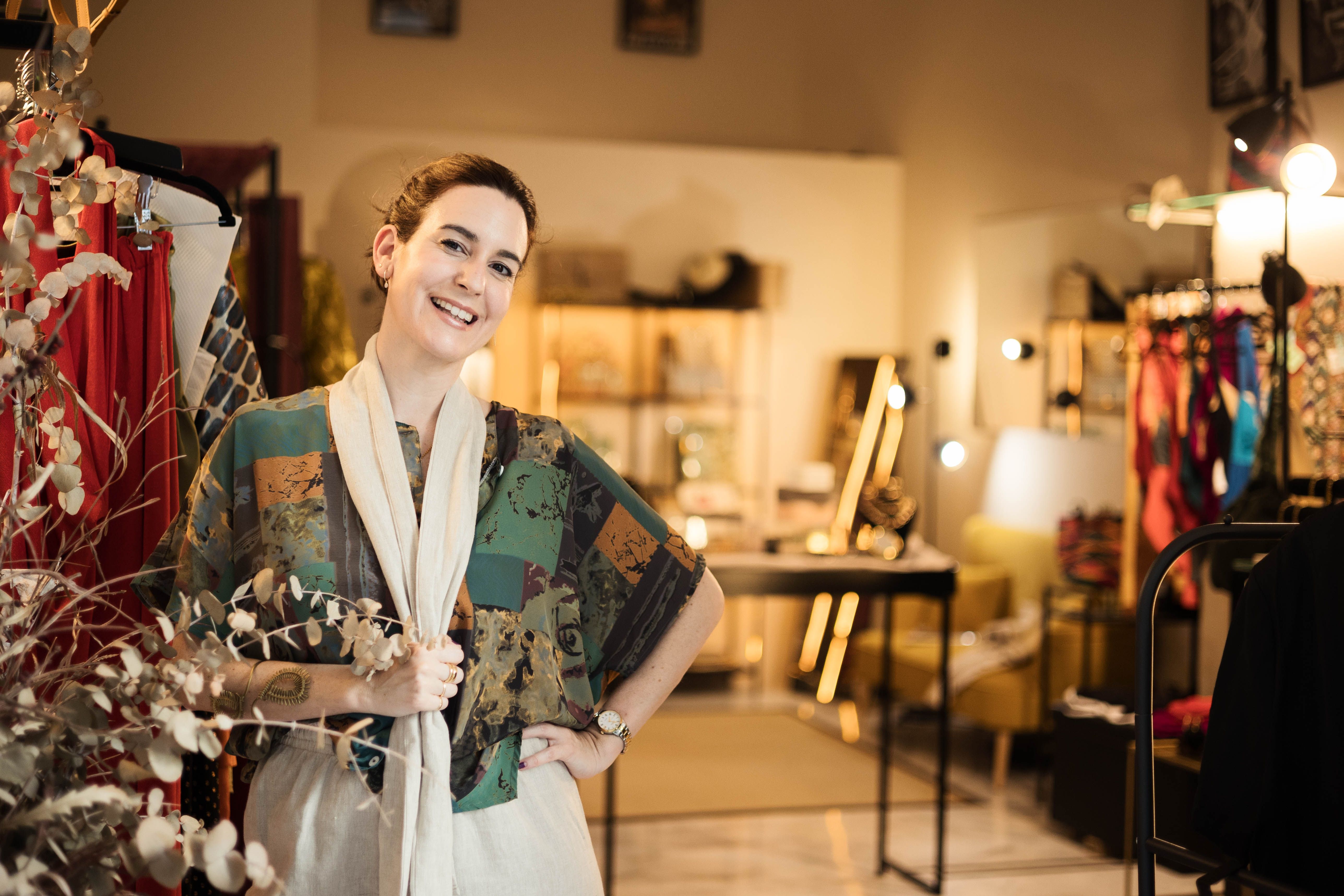 Mewy Fernández posa para lavozdelsur.es en su tienda Flow112 de Jerez.