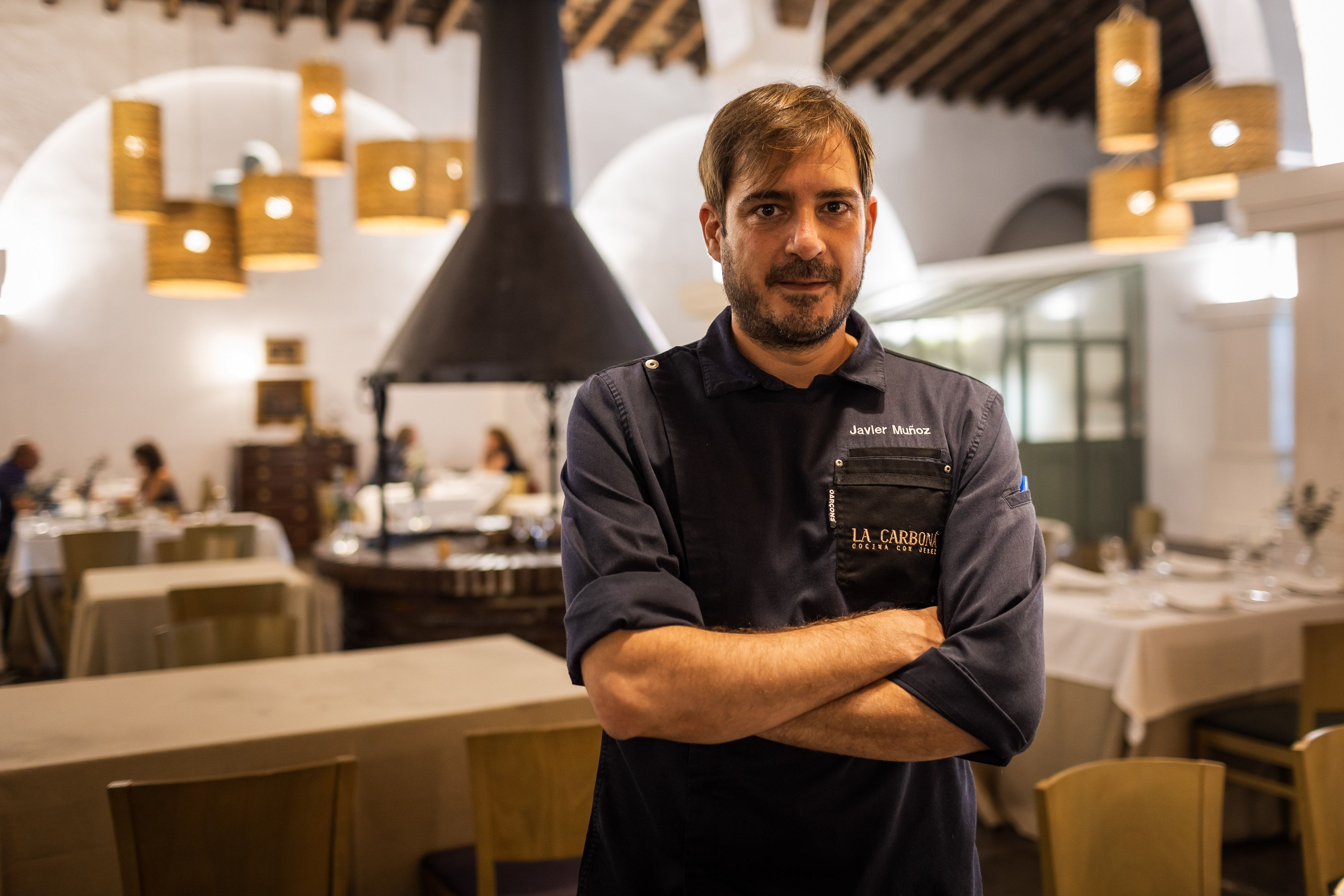 Llenarse la boca de Cádiz en más de 90 bares, ventas, tascas y restaurantes. Javier Muñoz, del restaurante La Carboná.