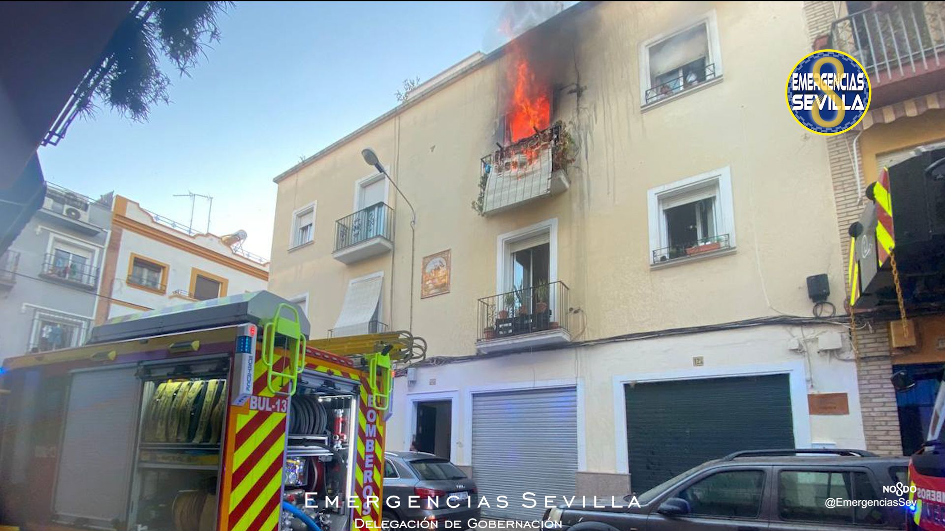 Una imagen del incendio en el barrio de Triana que le ha costado la vida a un hombre de 79 años.