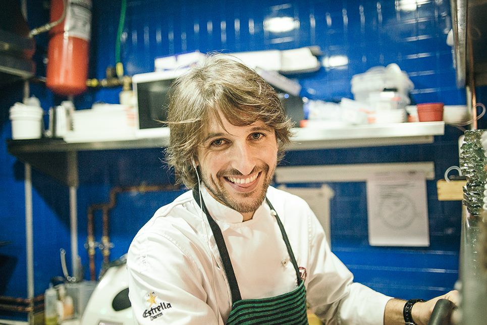El chef gaditano Alejandro Alcántara en su cocina, en una imagen de archivo. FOTO: BACHE RESTAURANTE.