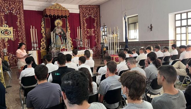 La capilla del Sagrado Corazón, La Estrella en un altar especial, durante una de las actividades con los alumnos.