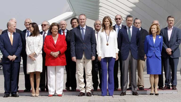 Una imagen antigua de dirigentes políticos y empresarios en Valencia. FOTO: RTVE