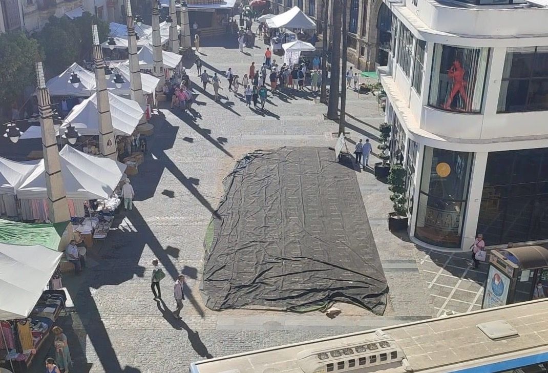 El extraño cerrojazo de La Vega y los restos de una terraza que indignan a muchos jerezanos.