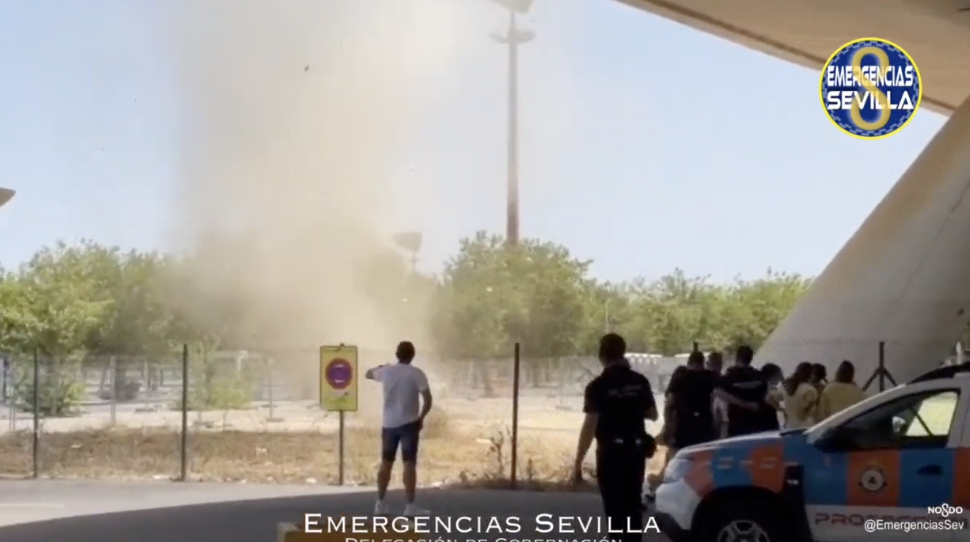 Manuel Carrasco en Sevilla: pequeño 'tornado', calor de 43 grados y acampada de dos días. En la imagen, alrededores del Estadio de la Cartuja en Sevilla.