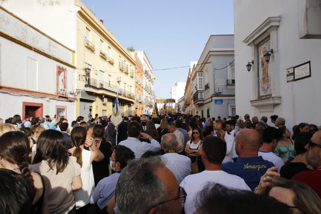 Procesión de la Estrella: la ola de calor no restó público ni brillantez. En la imagen centenares de personas en Madre de Dios.